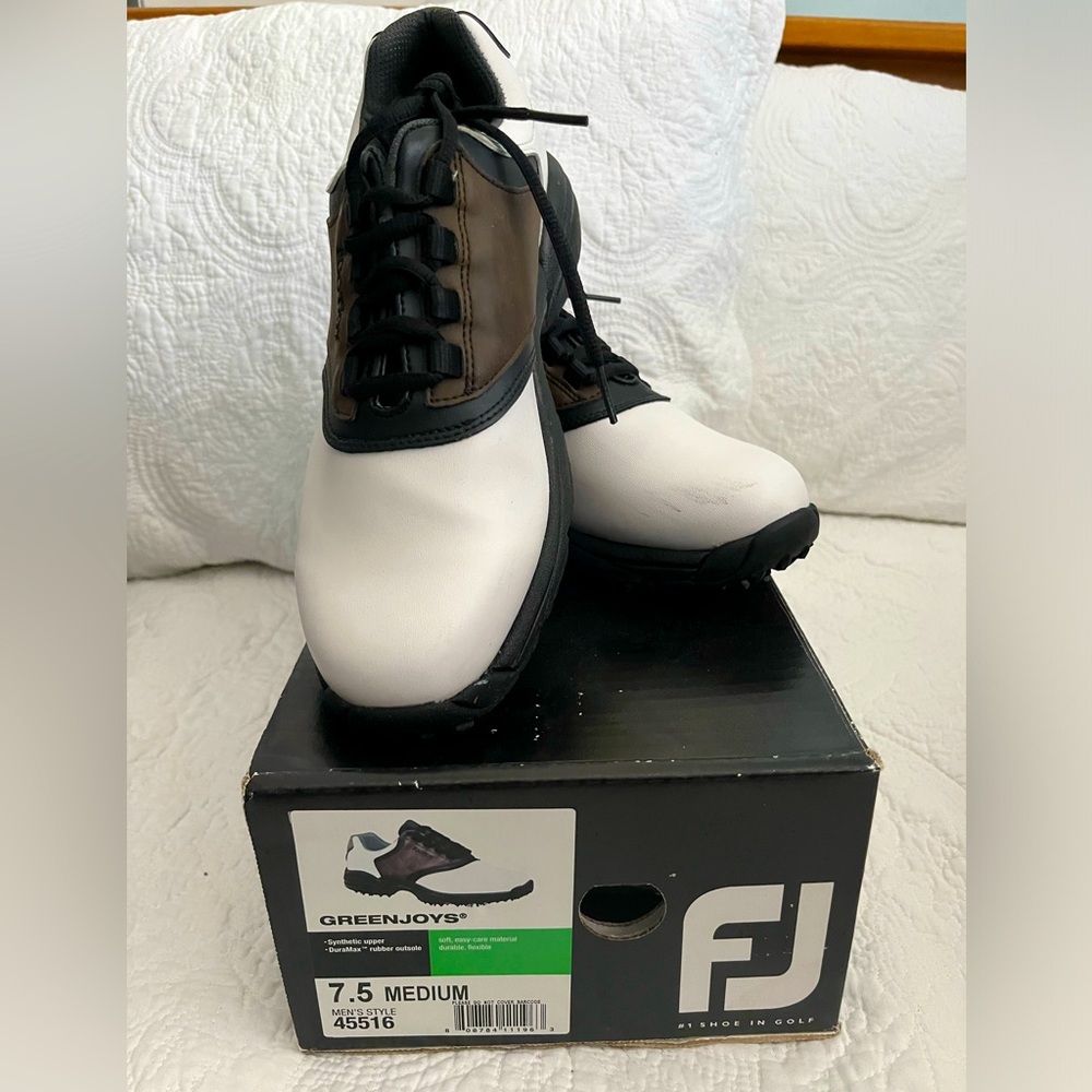 Footjoy GreenJoys Mens Golf Shoes
White Brown Style 45516 Size 7.5M -WORN ONCE!
